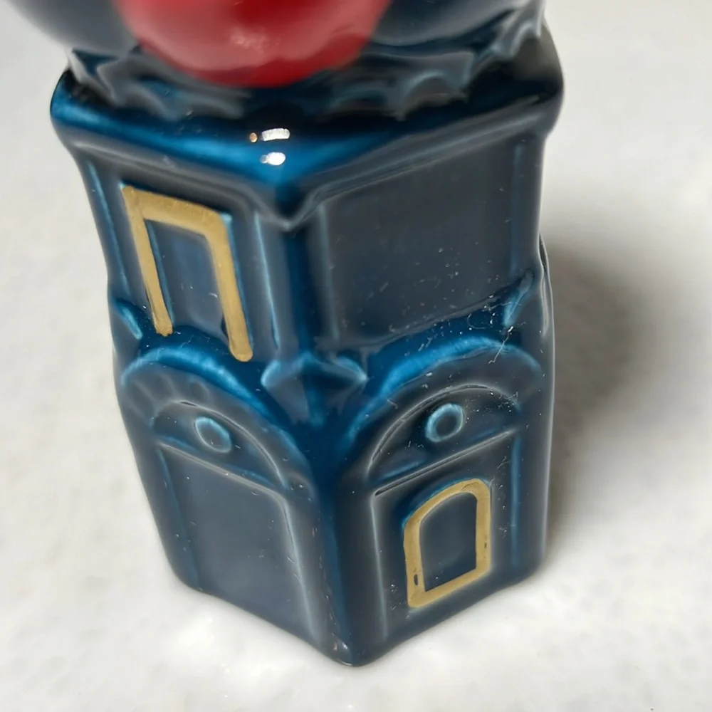 Ceramic and Hand Painted Figurine Gold Trim - Picture 5 of 6
